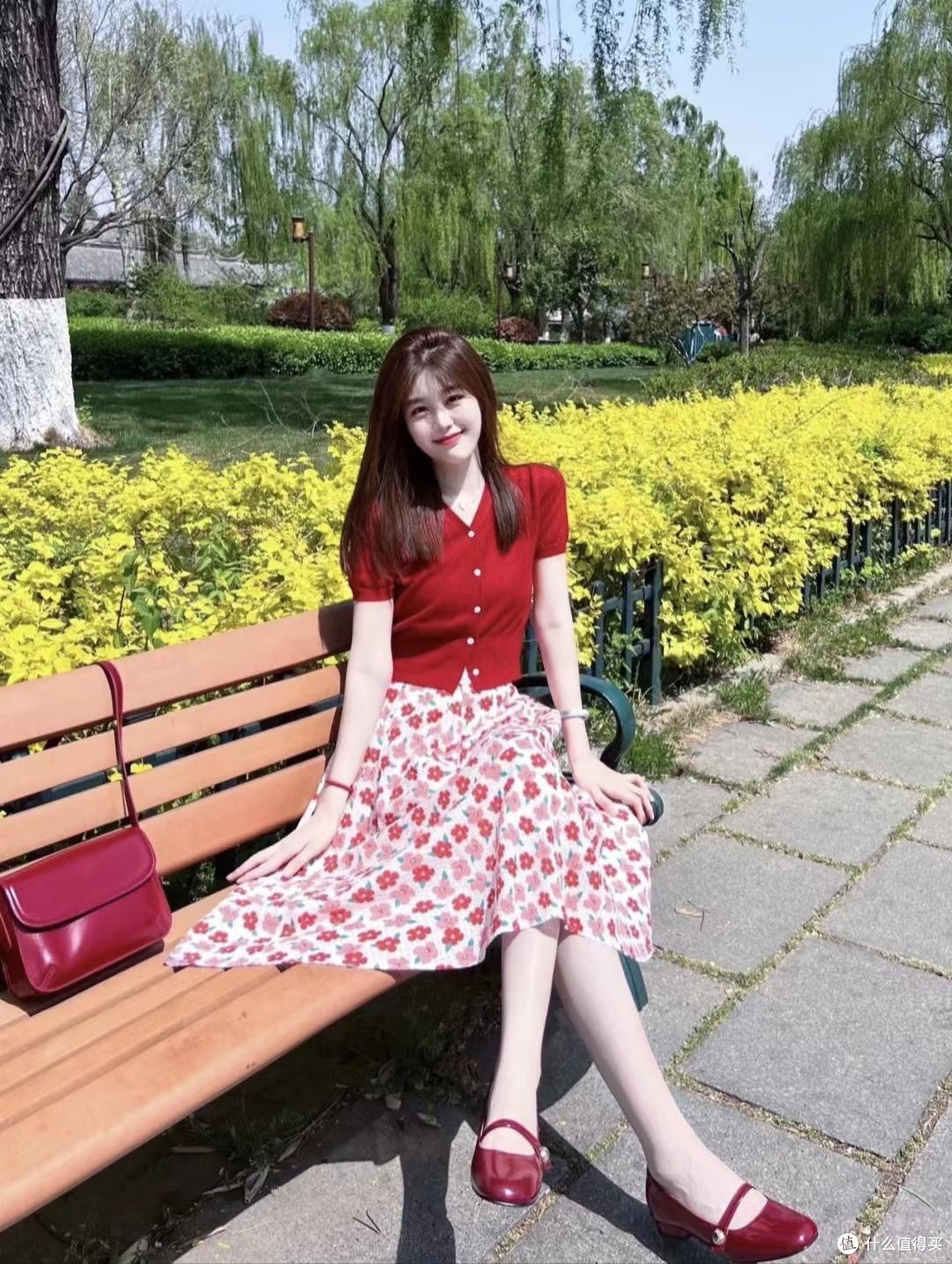 看杭州街拍才知道:T恤过时了!女生都在穿奶奶短衫,真的洋气!