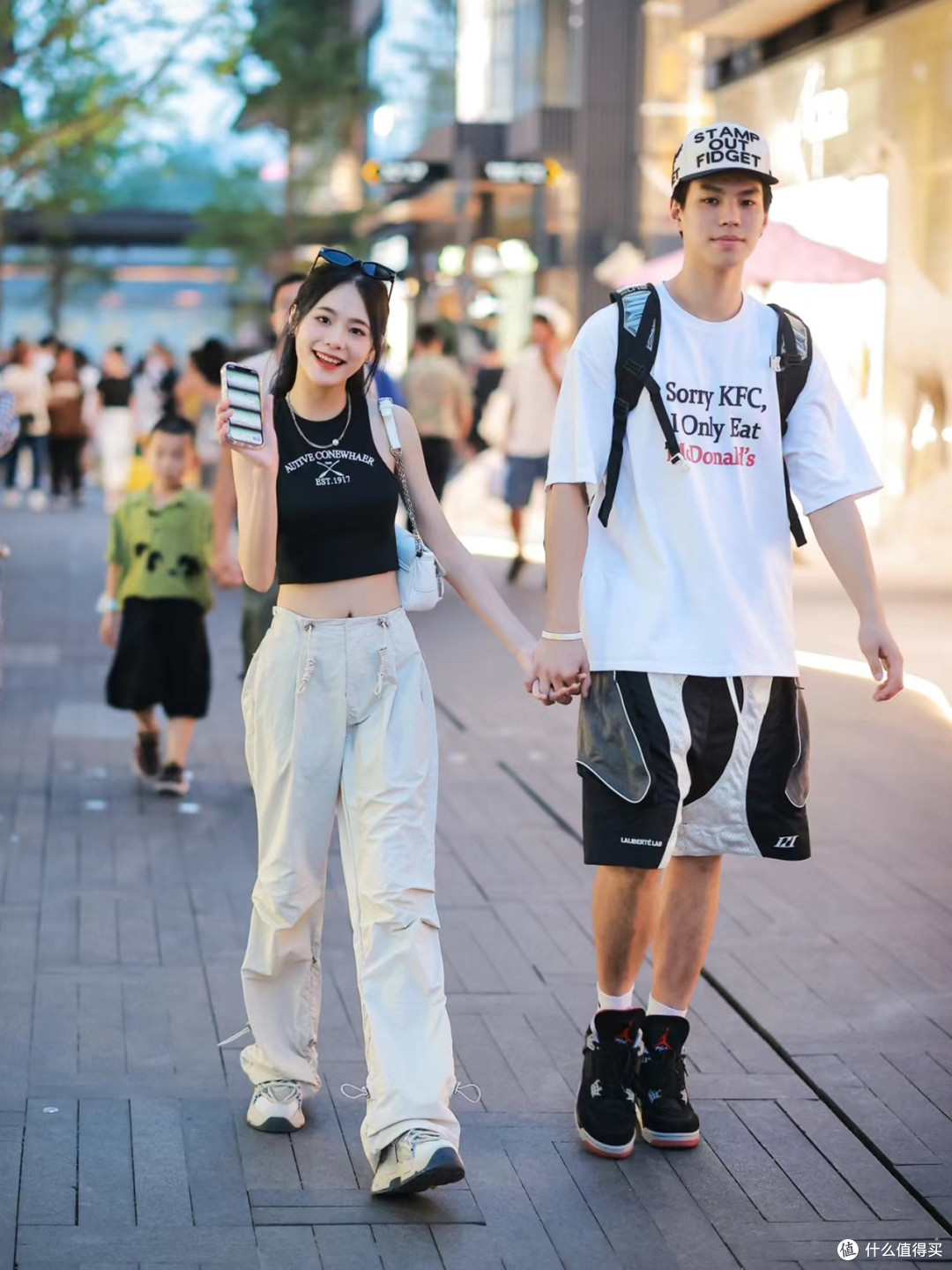 太古里的街拍很惊艳,很多人在穿短衣+长裤,时髦显瘦,回头率高
