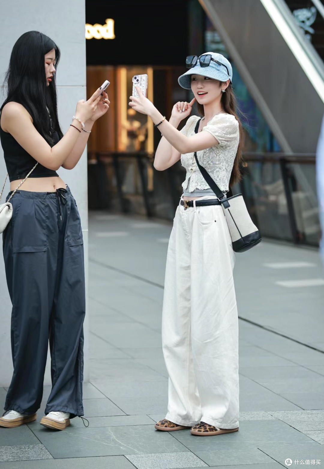 太古里的街拍很惊艳,很多人在穿短衣+长裤,时髦显瘦,回头率高