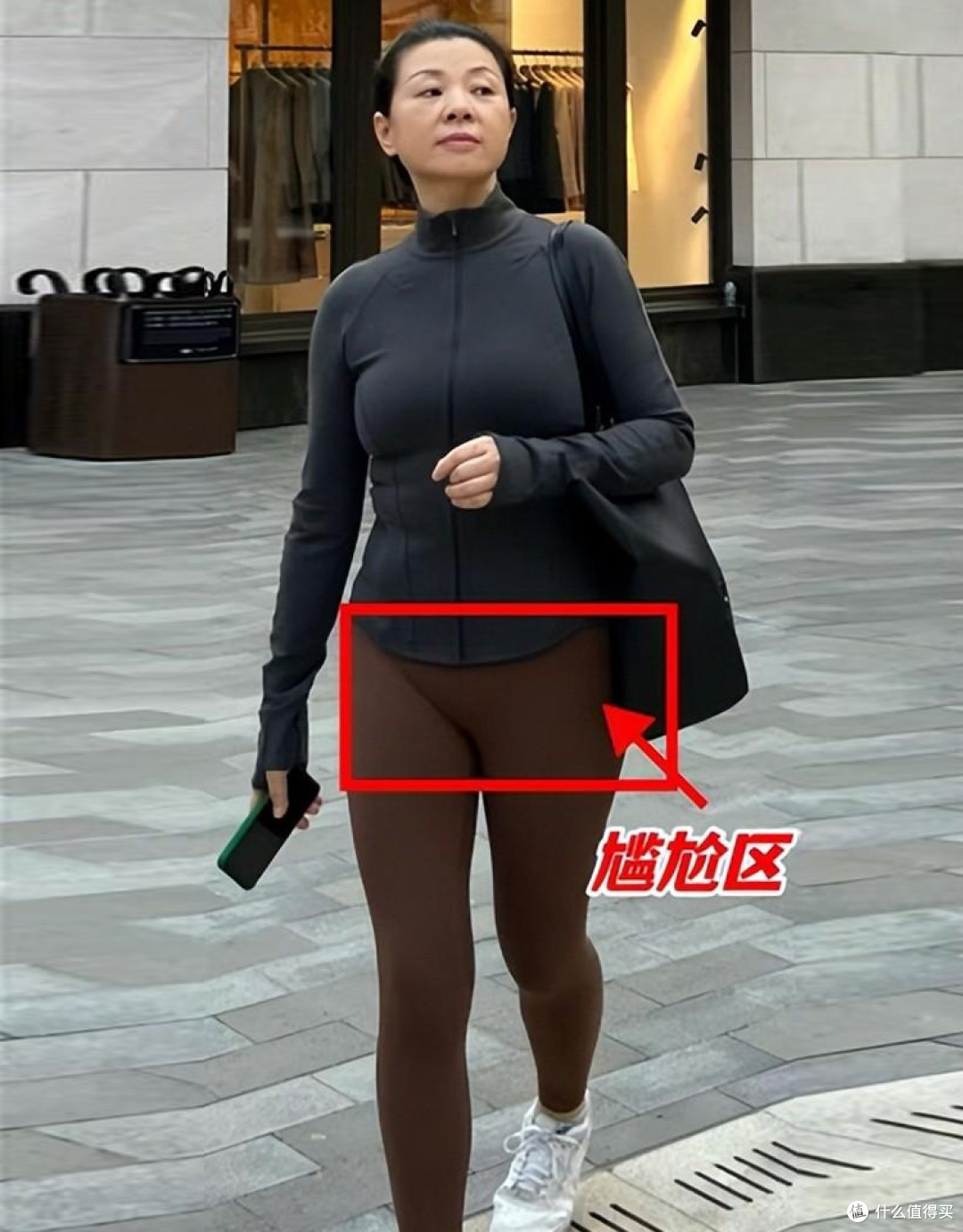 劝4、50岁的女人要少穿瑜伽裤，看完这几组素人街拍，你就懂了