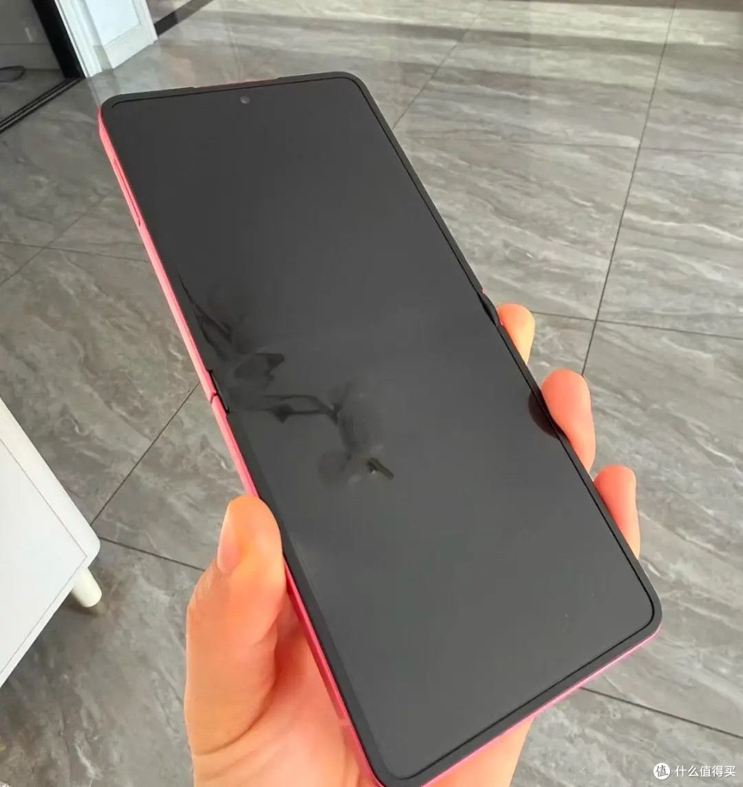 三星Z Flip7一周主力机实测|彻底沦陷!这三个优点真的戒不掉