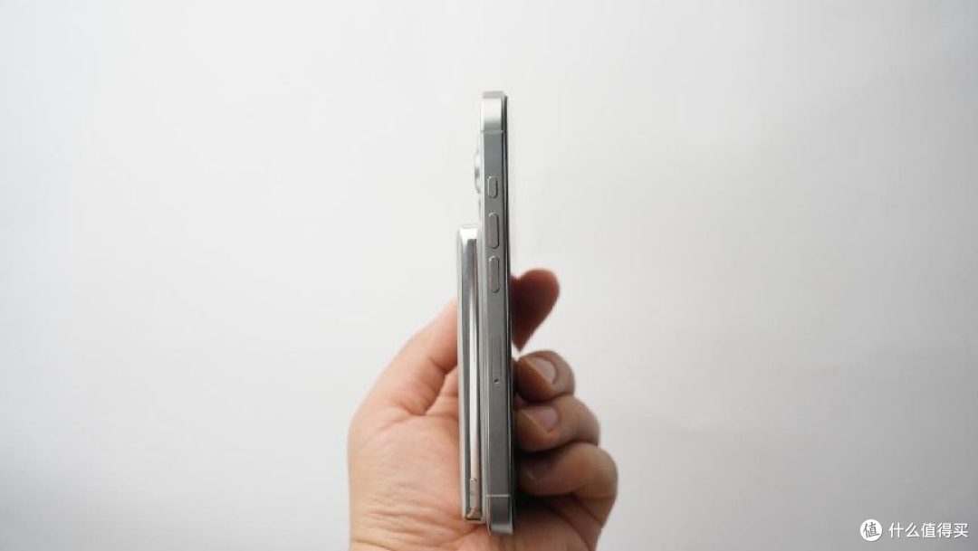 倍思 PicoGo 卡片磁吸充电宝评测：iPhone 用户的随身续航神器