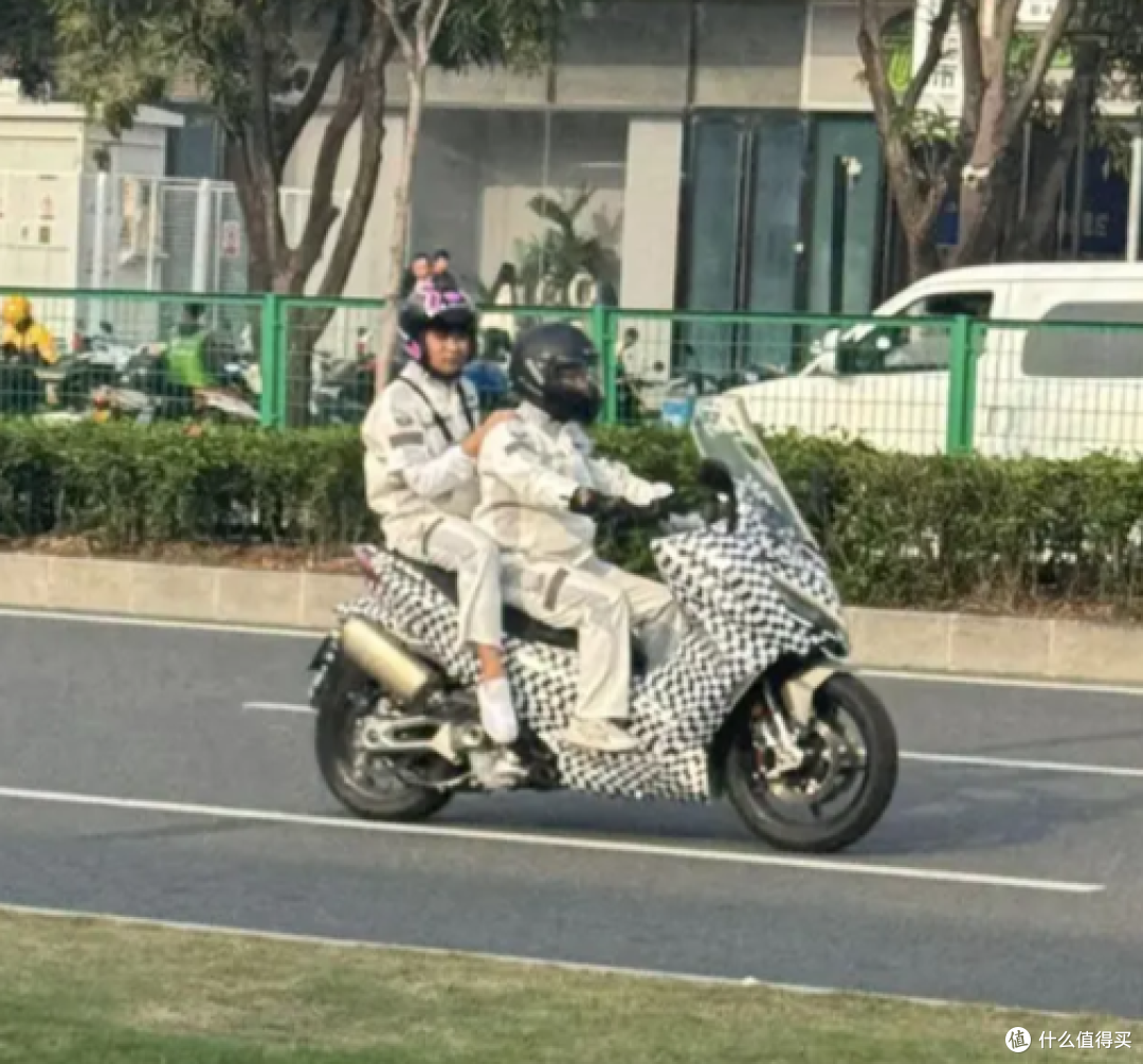 升仕552大踏板路试曝光!轮机分离+双缸,国产踏板这次要冲高端?
