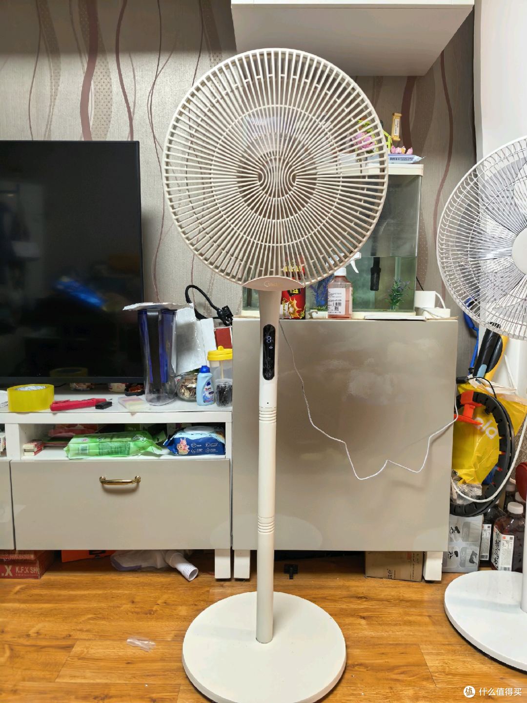 可以手动，语音控制，遥控器，手机APP，蓝牙网关。多种功能控制。