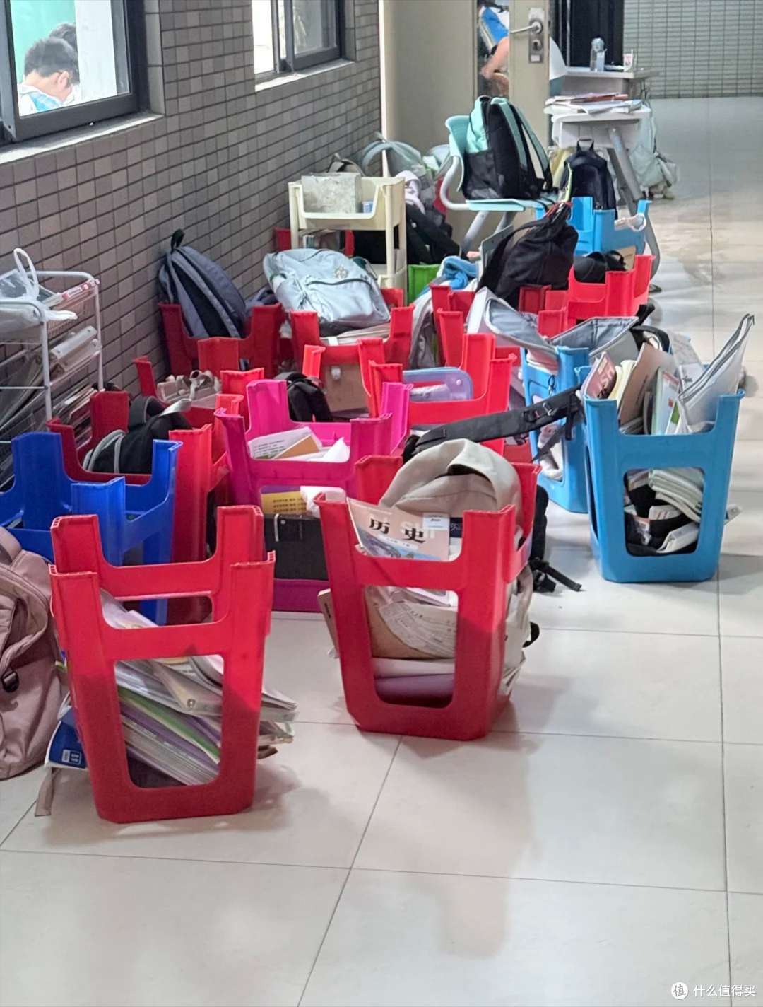 藏不住了!“广东省凳”被网友们开发出多种用法,真是实用又高级