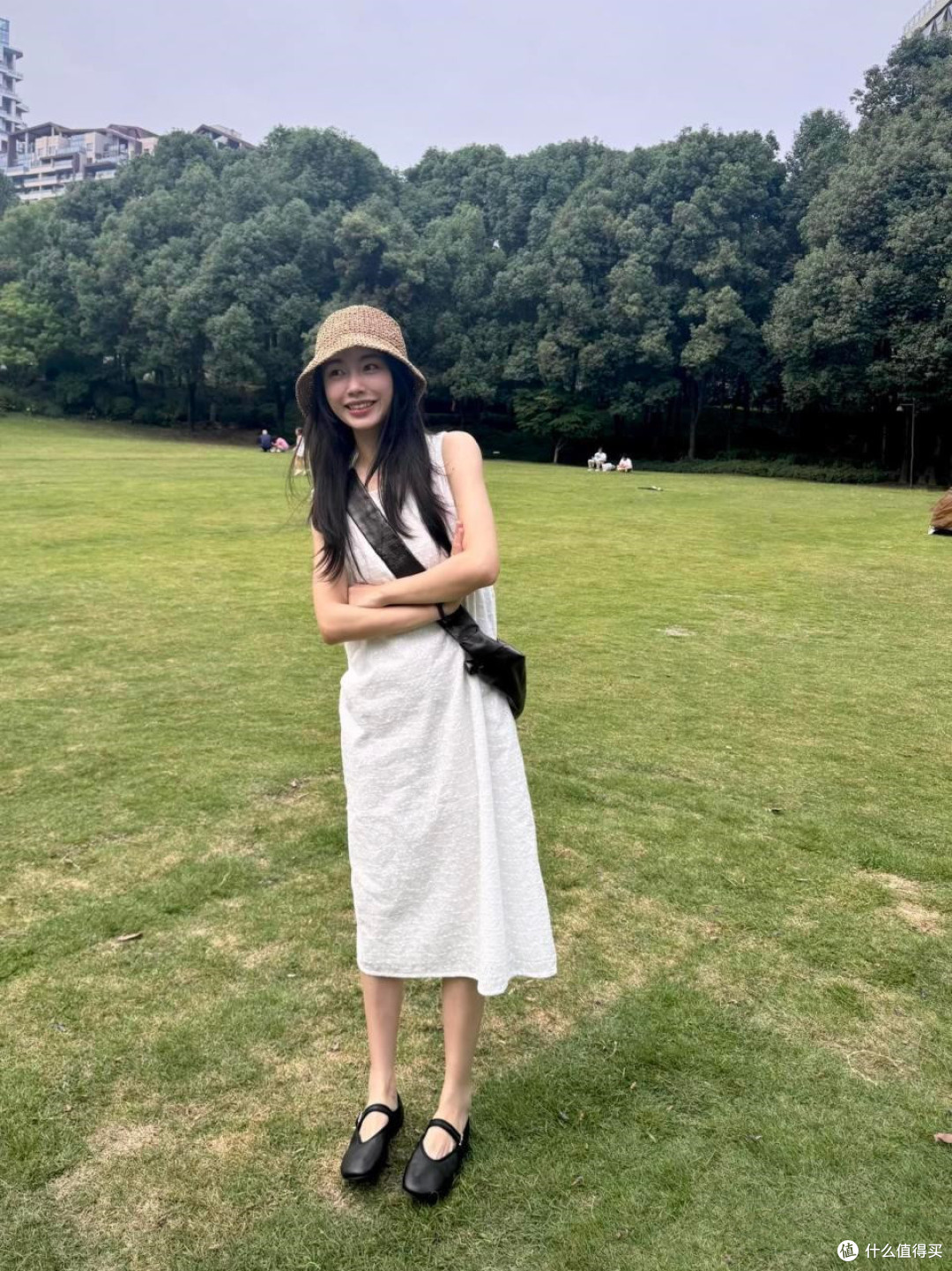 夏天的鞋子应该怎么选？试试黑色鞋子不会错，皮鞋、布质鞋都能选