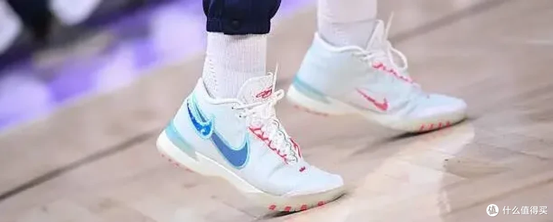 【NBA每日上脚】UA要是留住库里,他会上脚吗?