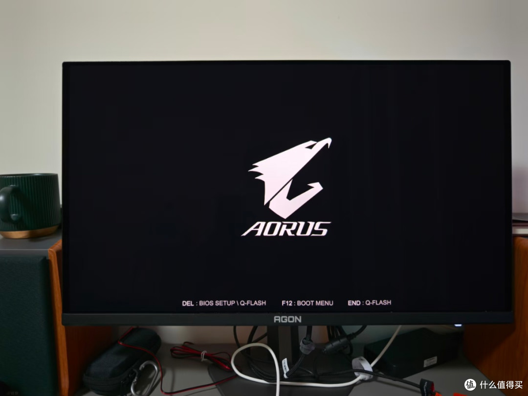 AOC爱攻AG276UZD,4K 240Hz QD-OLED电竞屏体验拉满