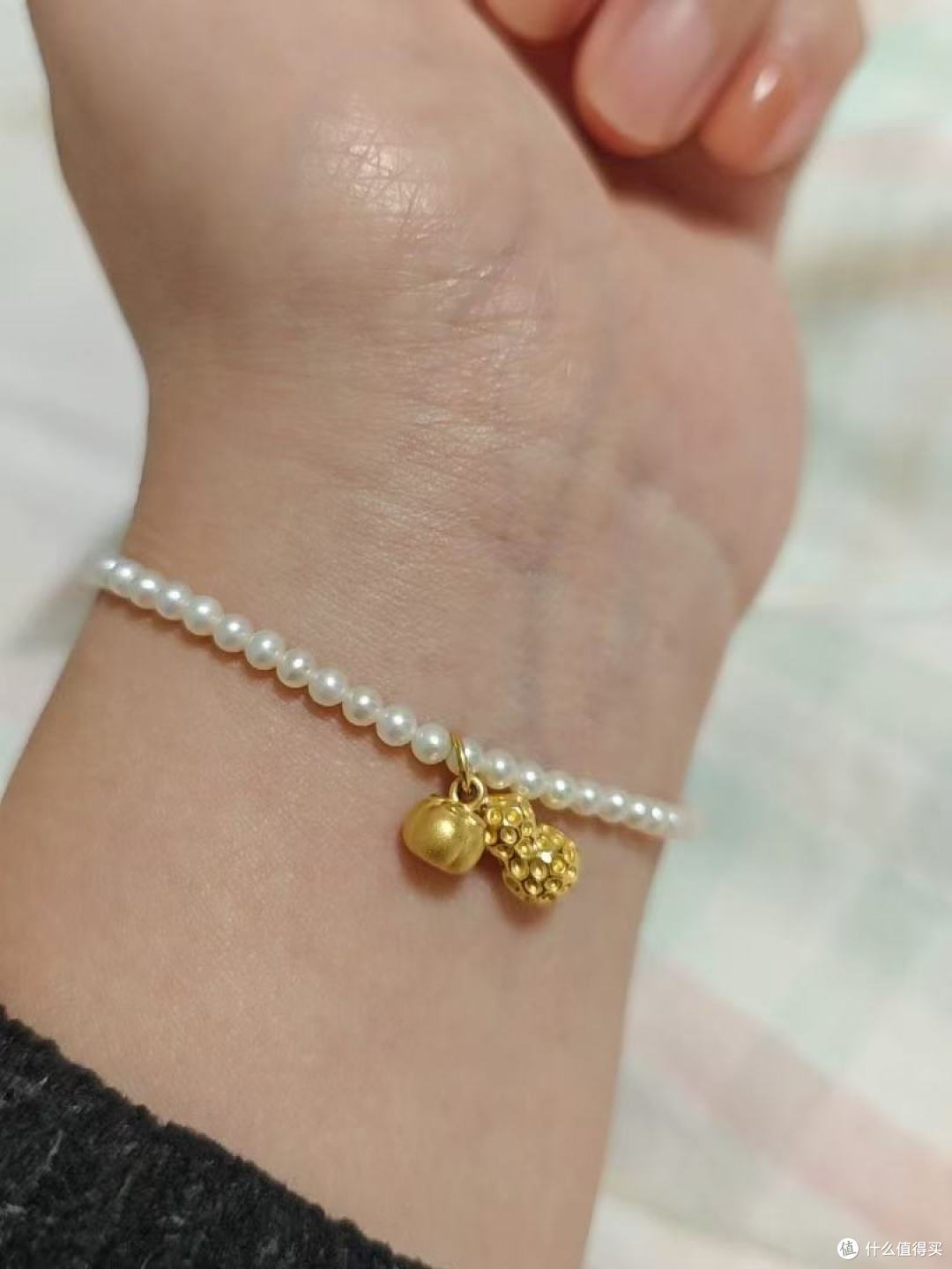 好运随身戴✨周生生 mini 好柿花生吊坠，可爱讨喜氛围感拉满