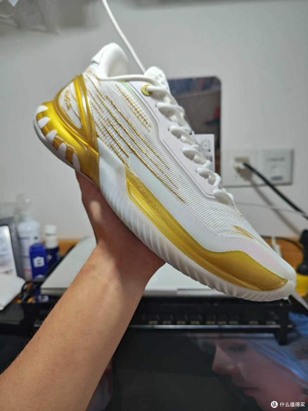 六一礼物，这双亮黄战靴如何？