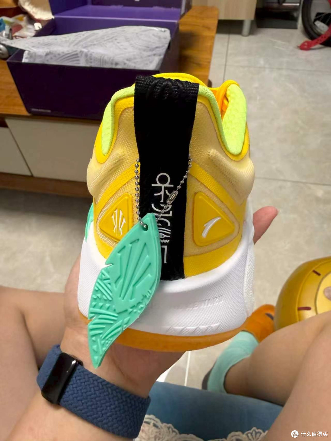 六一礼物,这双亮黄战靴如何?