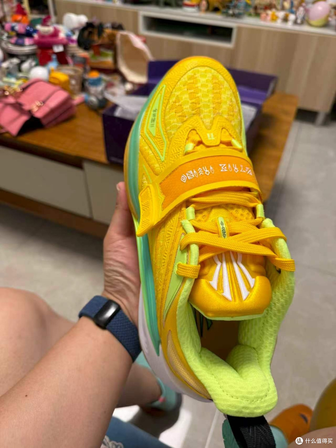 六一礼物,这双亮黄战靴如何?