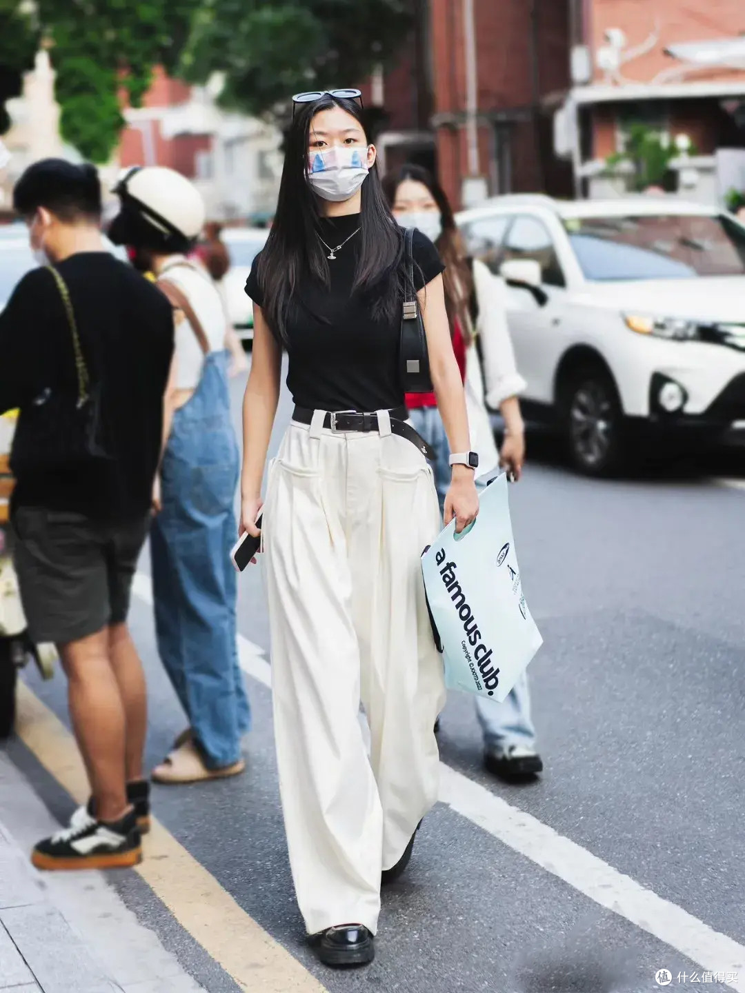被深圳女生的街拍圈粉了,穿衣不露腰、鞋子不带跟,真的时髦高级