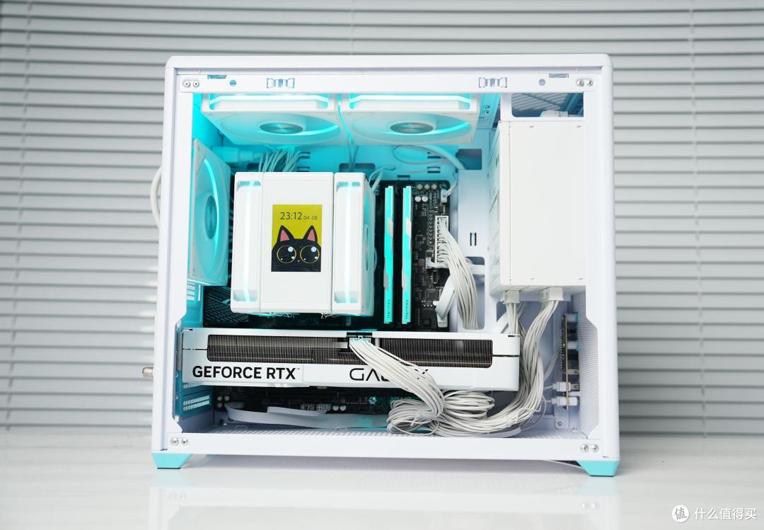 Ultra7+RTX 5070+未知玩家P80装机体验：白色小钢炮，体验很丝滑