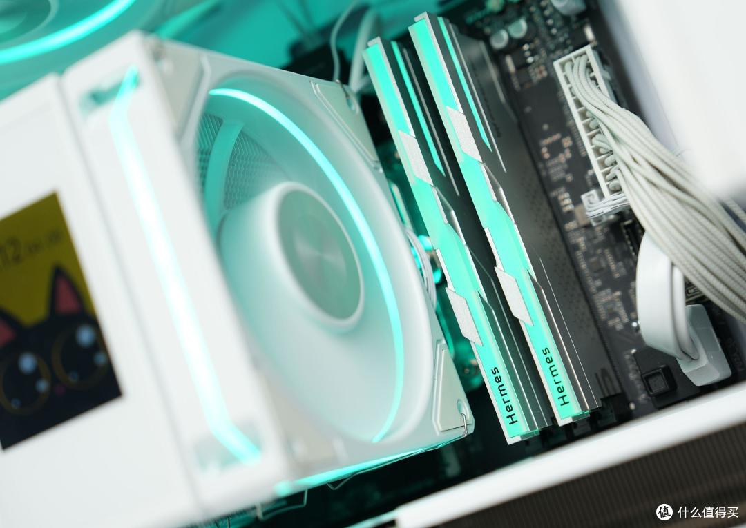 Ultra7+RTX 5070+未知玩家P80装机体验：白色小钢炮，体验很丝滑
