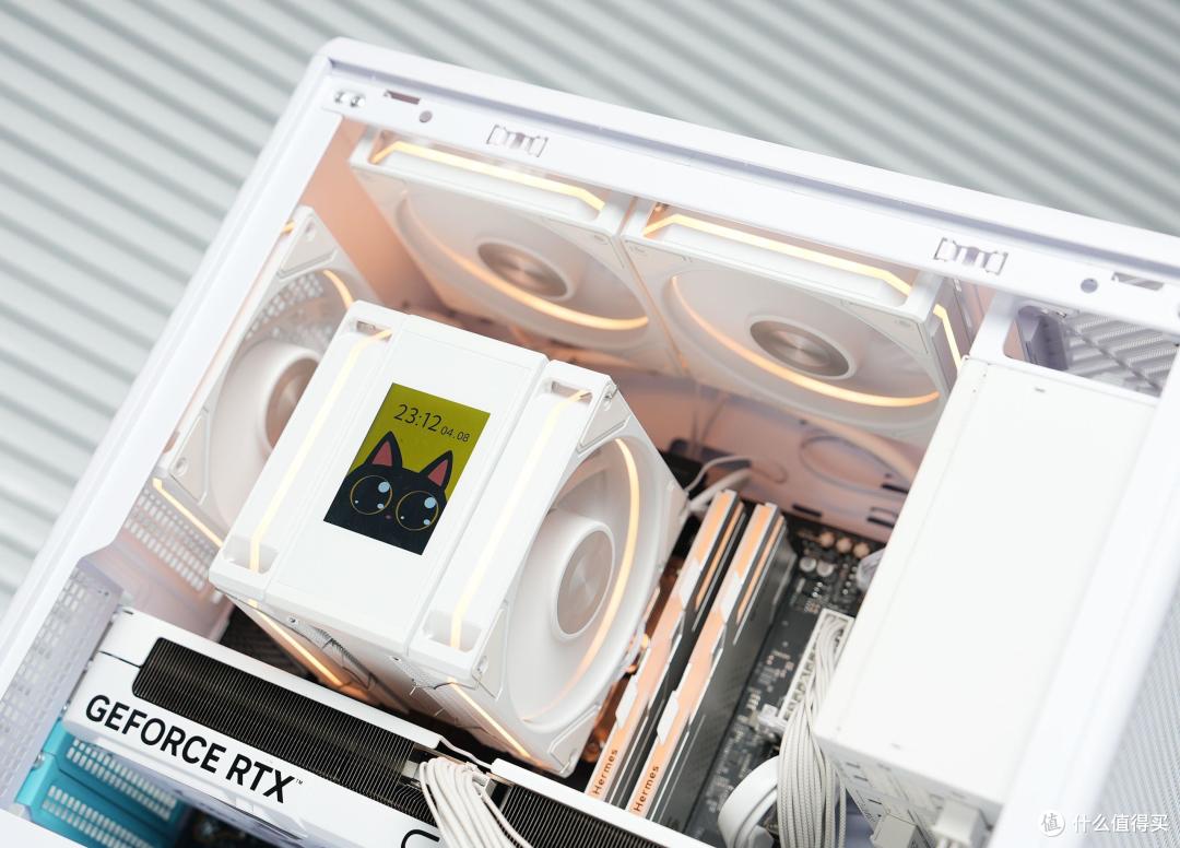 Ultra7+RTX 5070+未知玩家P80装机体验：白色小钢炮，体验很丝滑