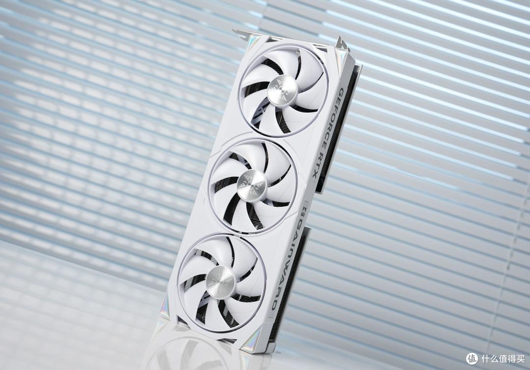 Ultra7+RTX 5070+未知玩家P80装机体验：白色小钢炮，体验很丝滑