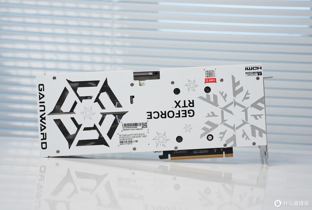 Ultra7+RTX 5070+未知玩家P80装机体验：白色小钢炮，体验很丝滑