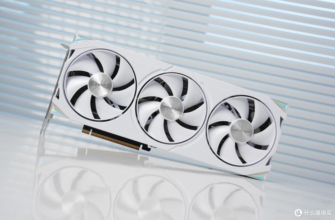 Ultra7+RTX 5070+未知玩家P80装机体验：白色小钢炮，体验很丝滑