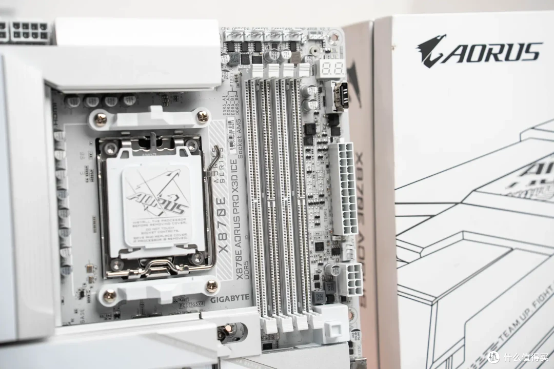 单内存条也能愉快玩耍？技嘉X870E X3D电竞冰雕主板实测