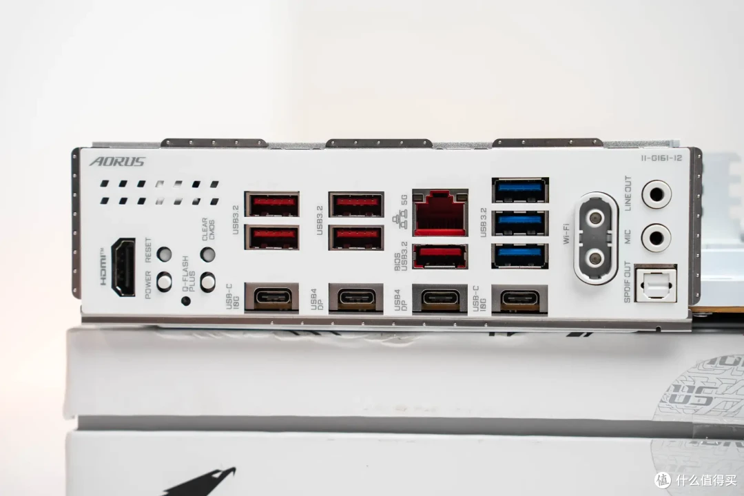 单内存条也能愉快玩耍？技嘉X870E X3D电竞冰雕主板实测