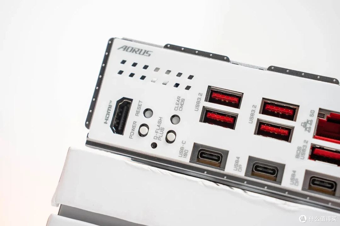 单内存条也能愉快玩耍？技嘉X870E X3D电竞冰雕主板实测