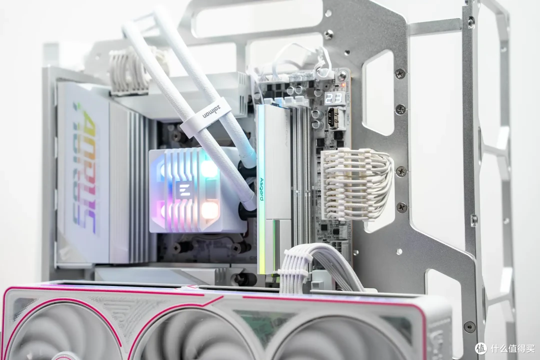 单内存条也能愉快玩耍？技嘉X870E X3D电竞冰雕主板实测