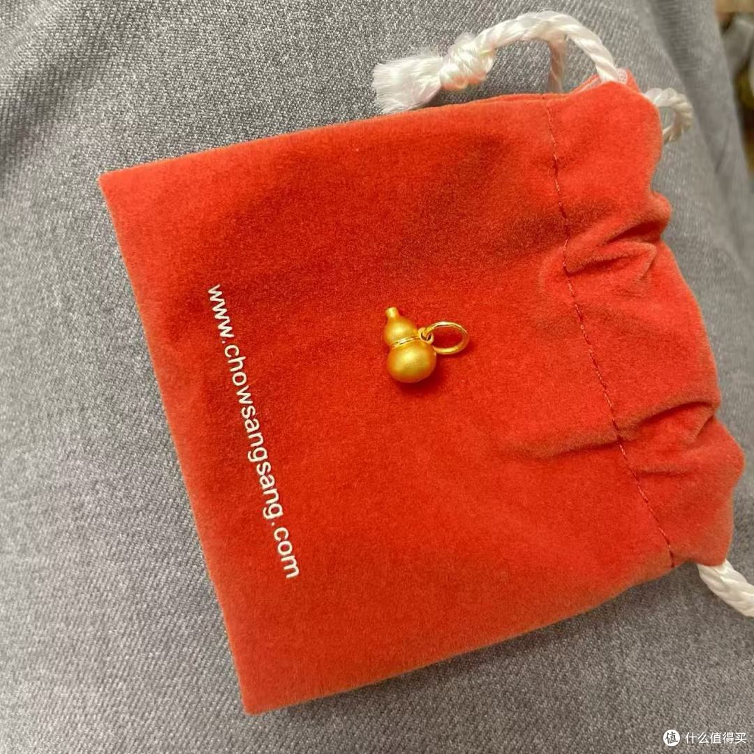 周生生福禄葫芦足金吊坠|一葫纳福禄,万事皆安康✨