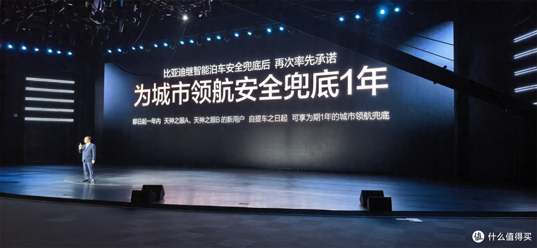 全球第一个！智驾出事车企全赔，还把激光雷达打到1.2万