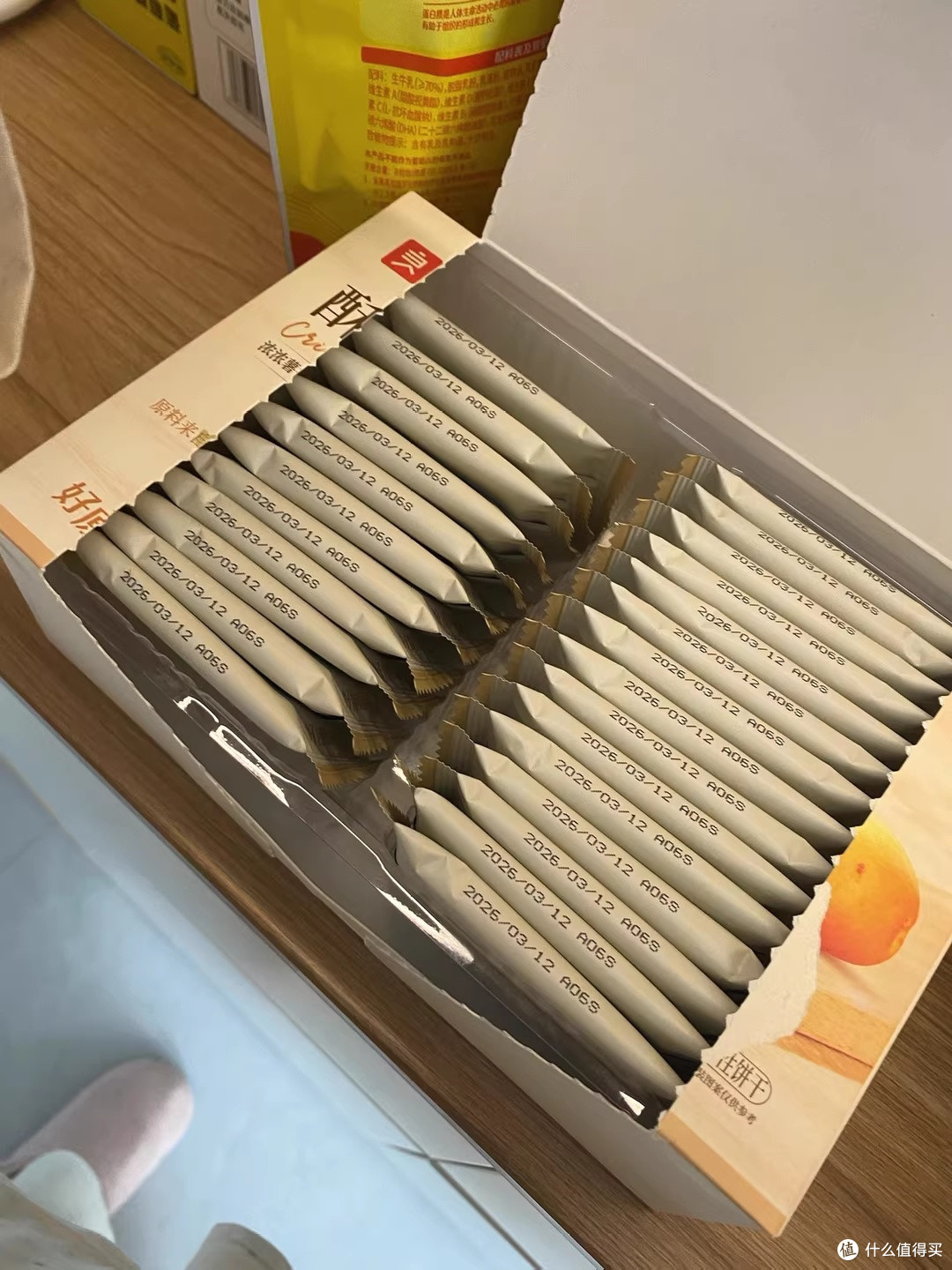 良品铺子酥脆薄饼：一袋吃了三次才舍得吃完的"克制型"零食