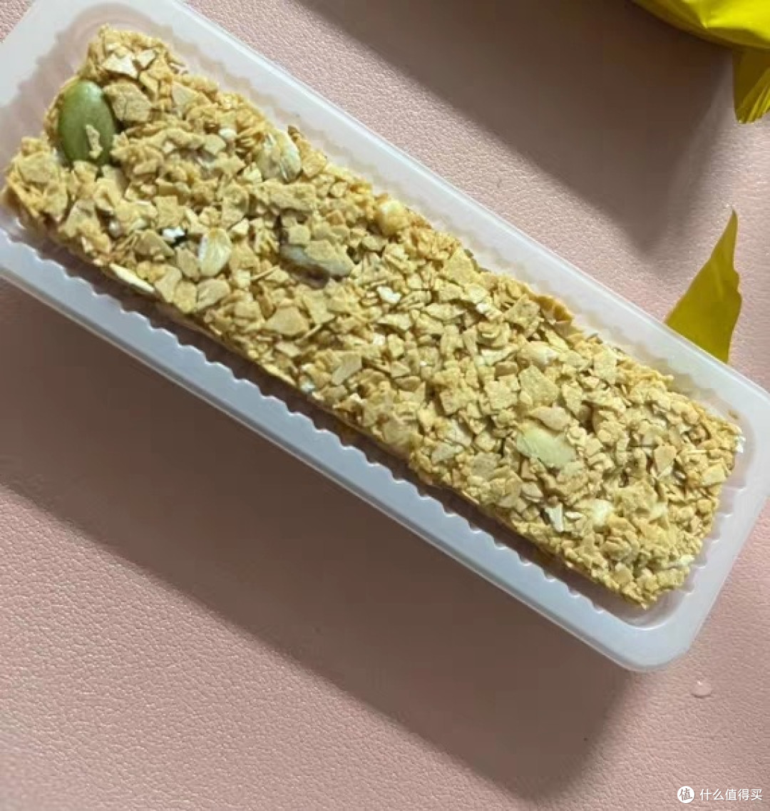 脆香坚果燕麦脆,“嘎吱”脆响,麦香混着坚果香