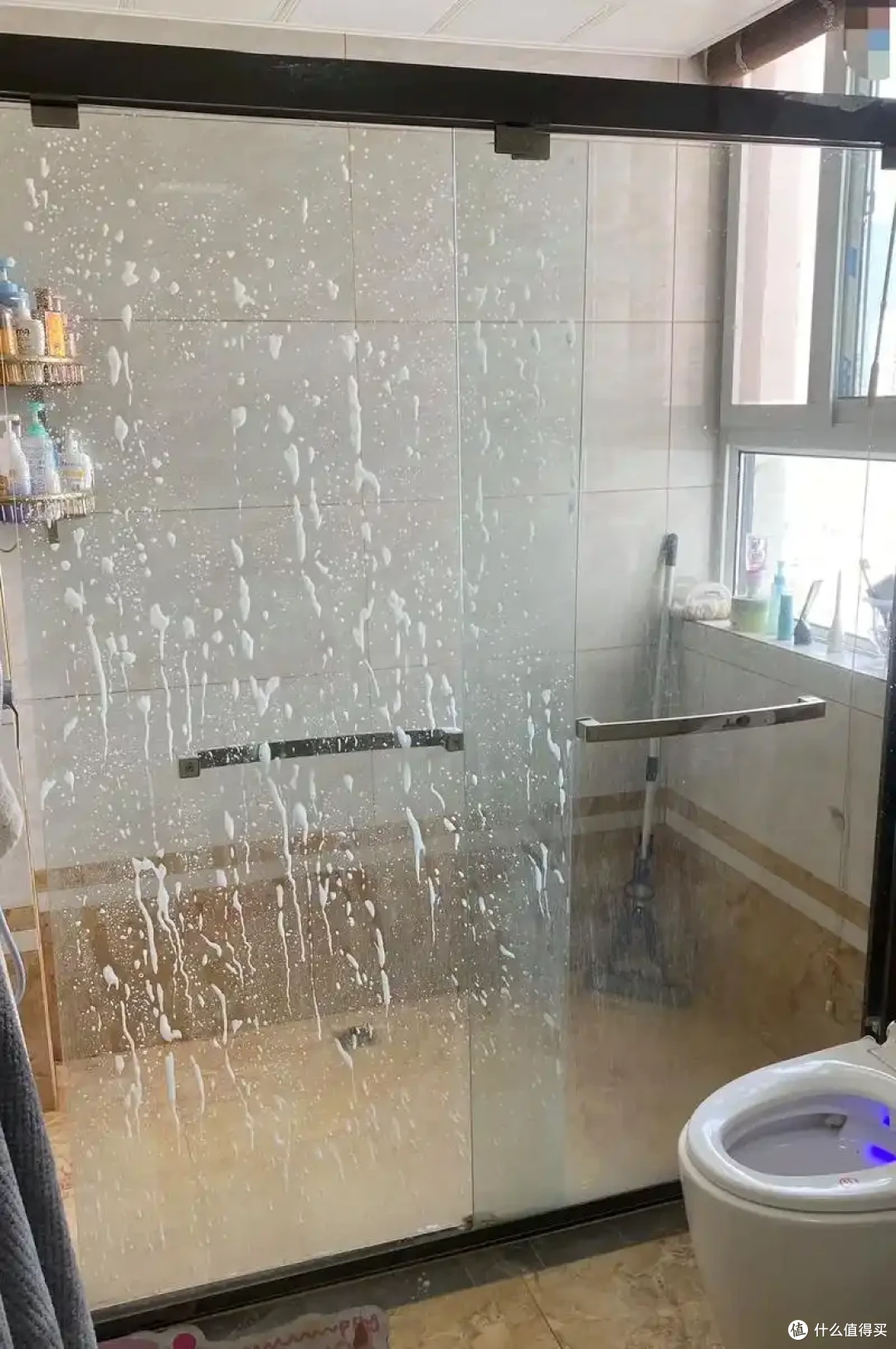 传统淋浴门正在被淘汰?看看年轻人的做法,恨不得回家砸了重装