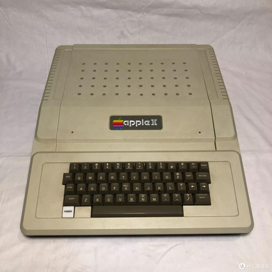 Apple II电脑，1977年发售，1993年才停产，销售了大约16年