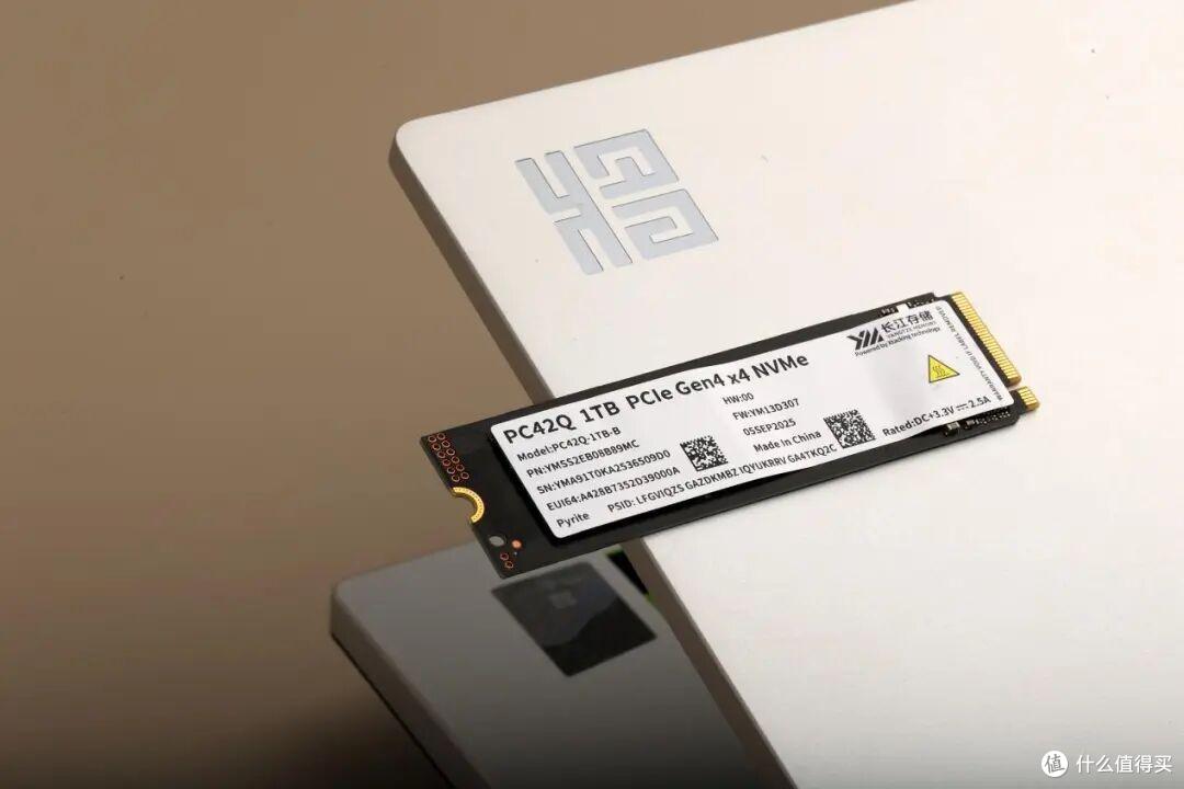 七彩虹将星X16 Pro游戏本测评:高画质,搭载长存PC42Q高性能SSD