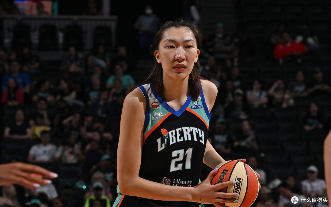 11分钟砍8分3板！中国女篮2米07巨头替补高效，辅佐两大MVP争冠