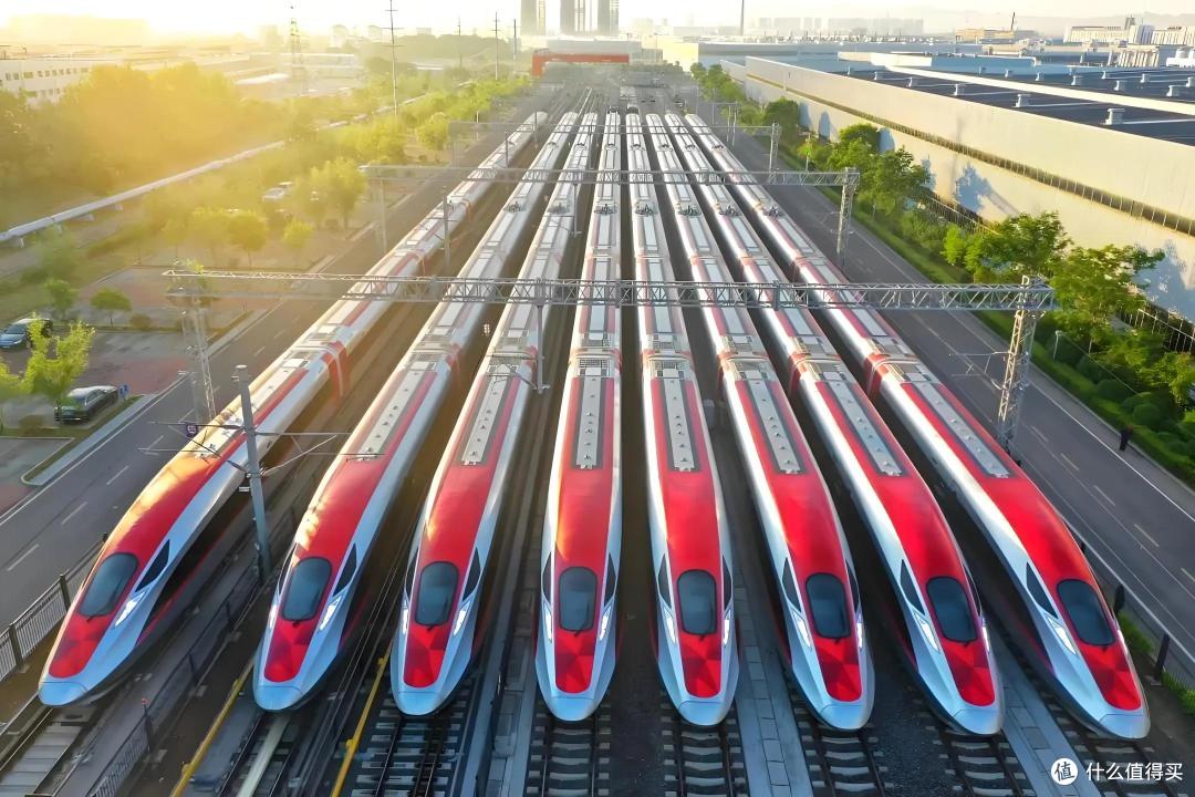 欧洲造出新型双层高铁，一列可拉740人！与我国相比谁更先进？