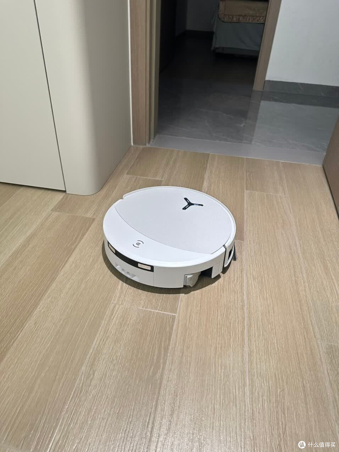 小户型/租房党必看|科沃斯T90 PRO,千元级扫拖机的全能天花板?