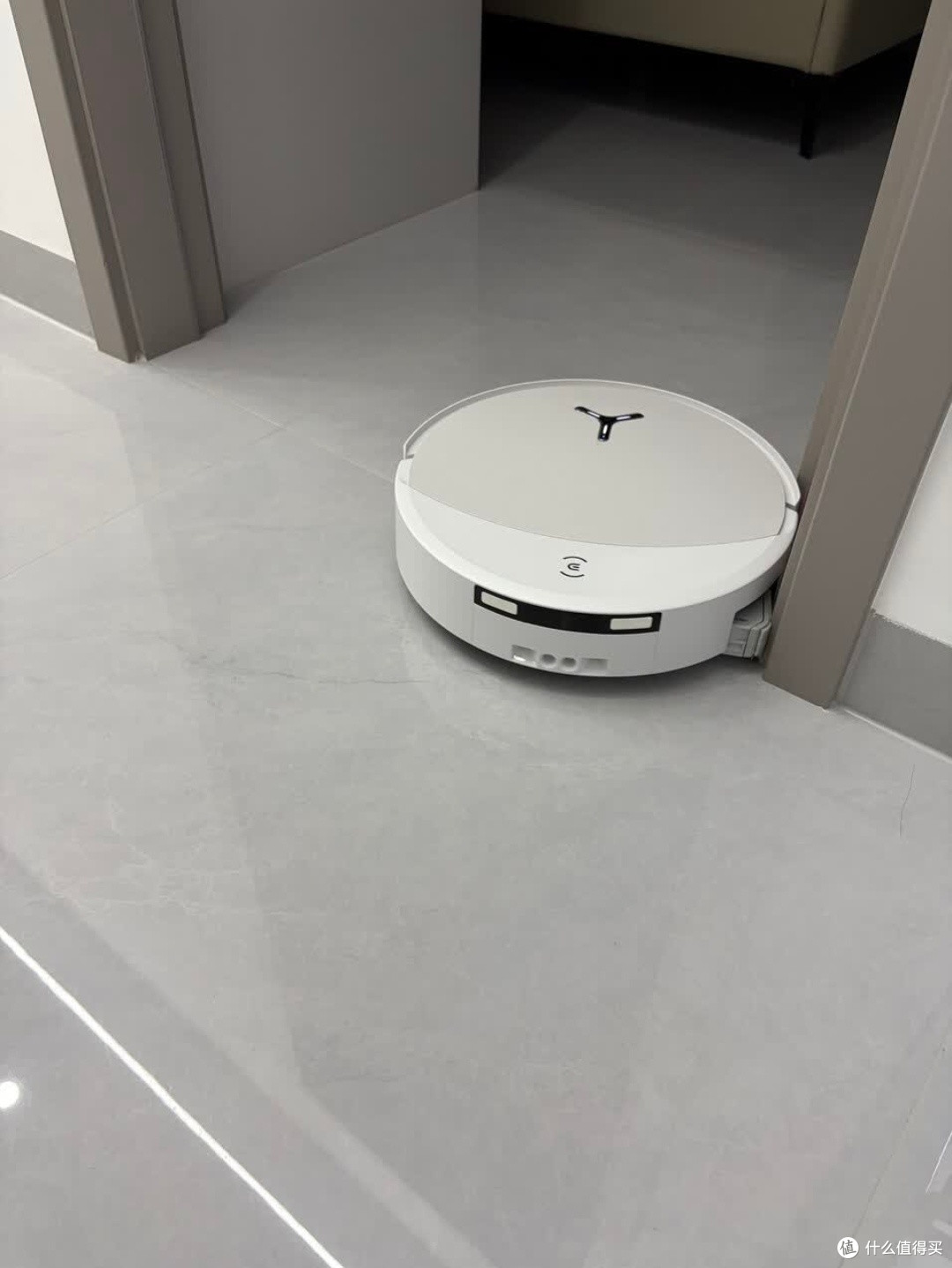 小户型/租房党必看|科沃斯T90 PRO,千元级扫拖机的全能天花板?
