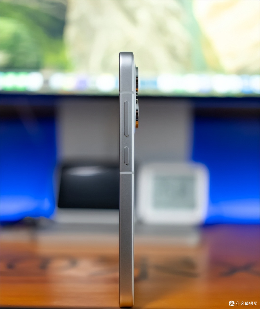 OPPOReno16到底值不值得买?手感+拍照+续航是优势,但性能赢不了