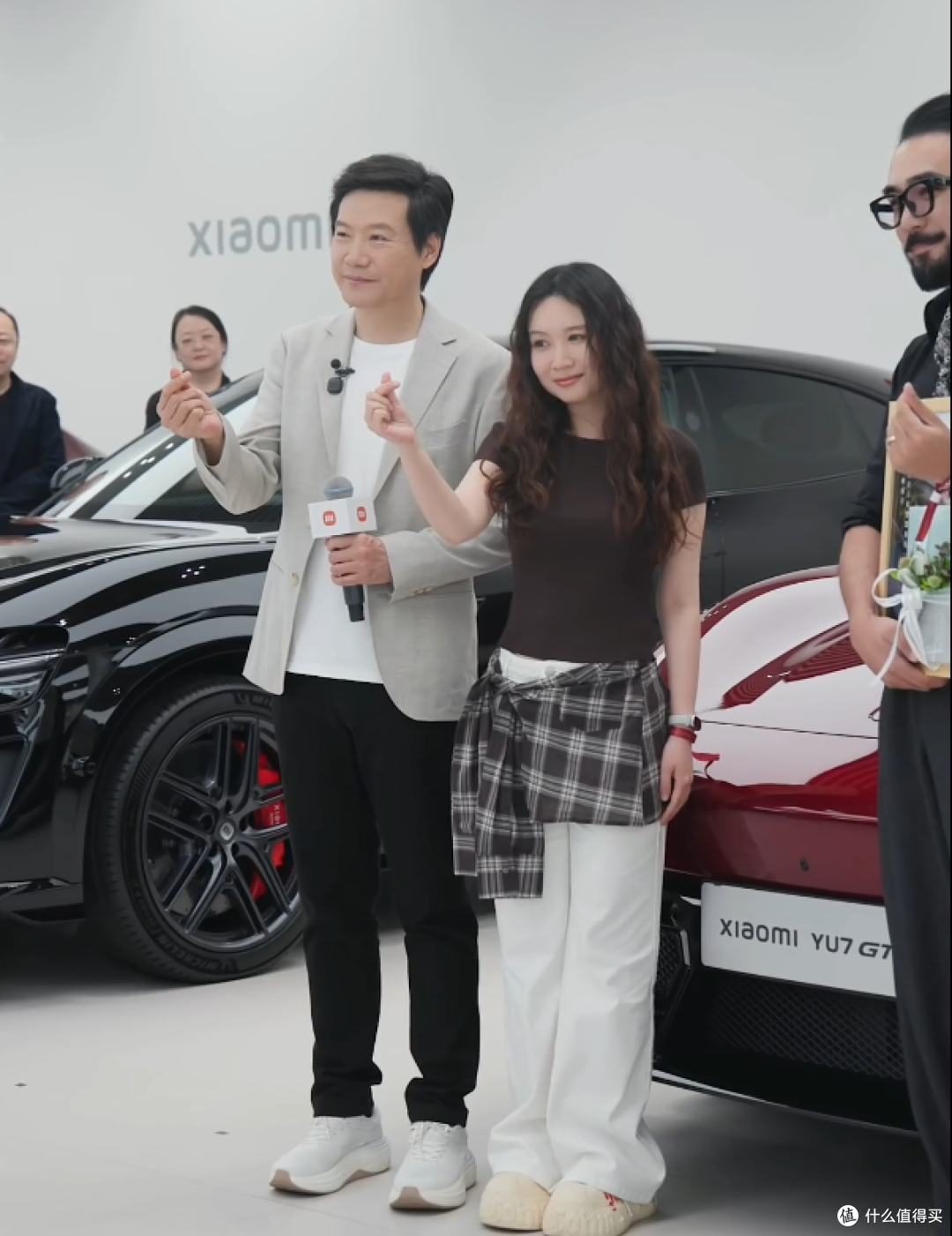 小米YU7 GT,雷军和舒淇一起,为首批6位车主交付了新车