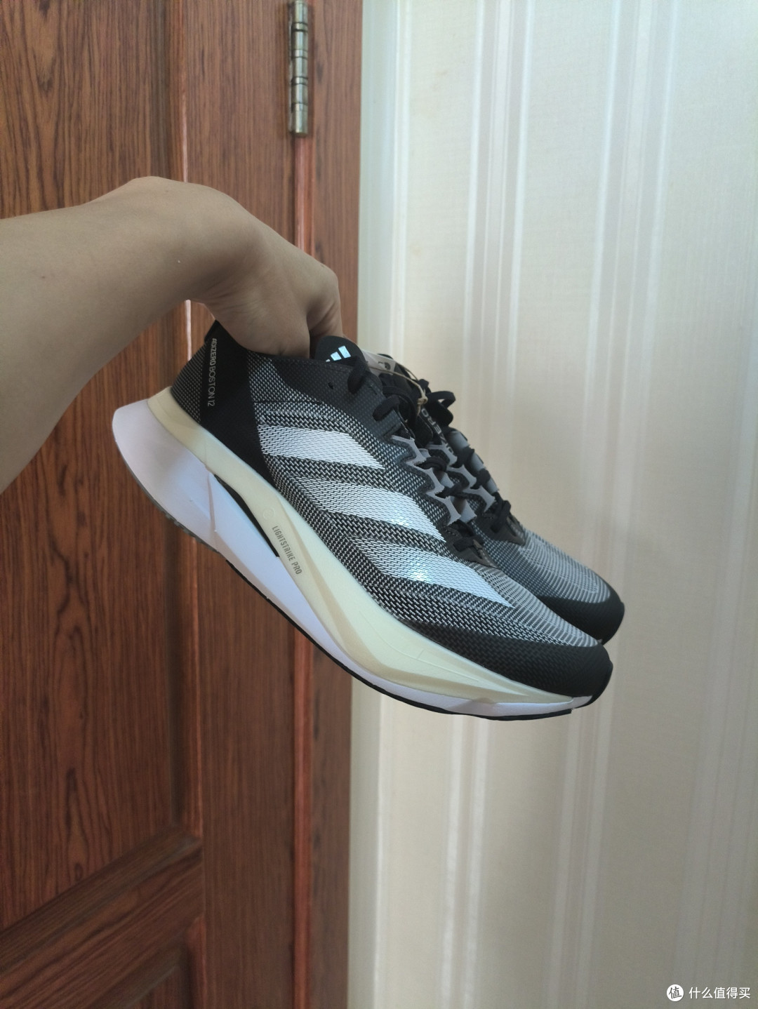 270块一双阿迪Adizero Boston 12,炸了我都夸它香!
