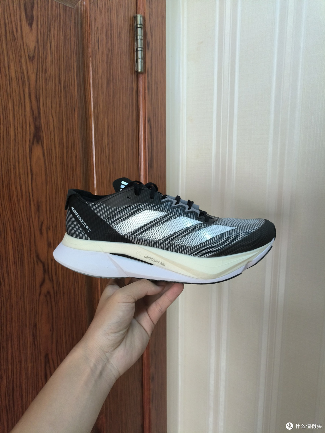 270块一双阿迪Adizero Boston 12,炸了我都夸它香!