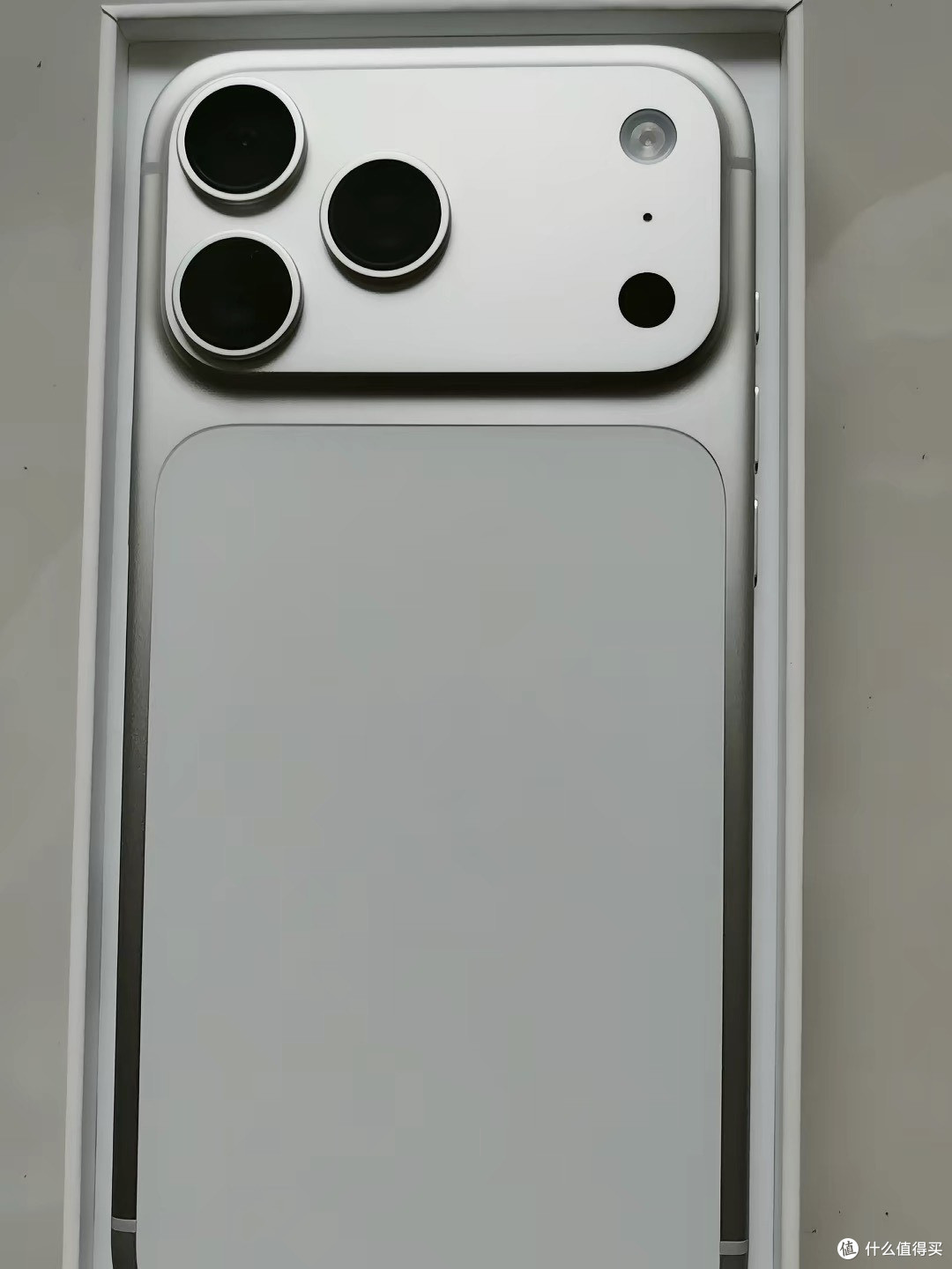 iPhone 17 Pro Max 用了一个月:不吹不黑,聊聊真实感受