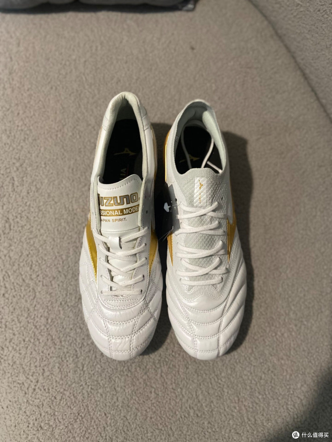 美津浓Morelia Ⅱ足球鞋,养生踢球的温柔守护