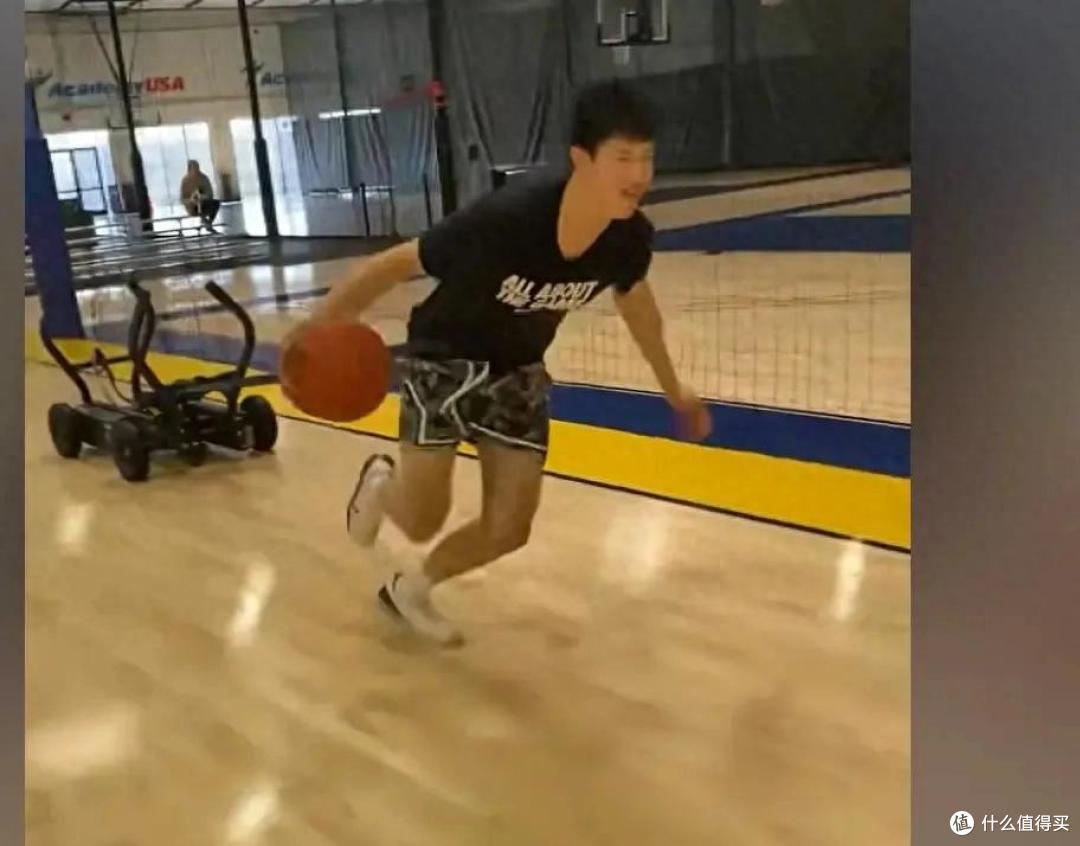 黄明依也开始努力训练,能顶替王少杰吗?或被租借出去获得锻炼