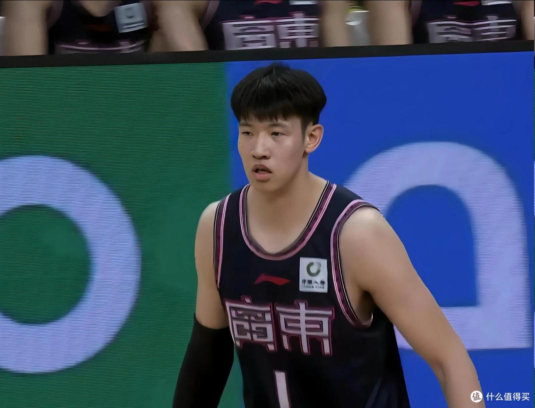 黄明依也开始努力训练,能顶替王少杰吗?或被租借出去获得锻炼