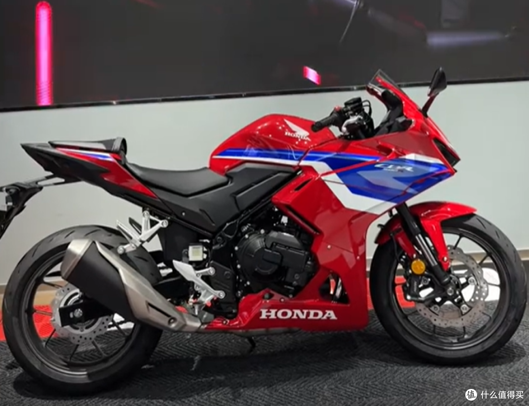4万级进口仿赛三选一：YAMAHA R3、RC450、CBR500R，谁才是真香？
