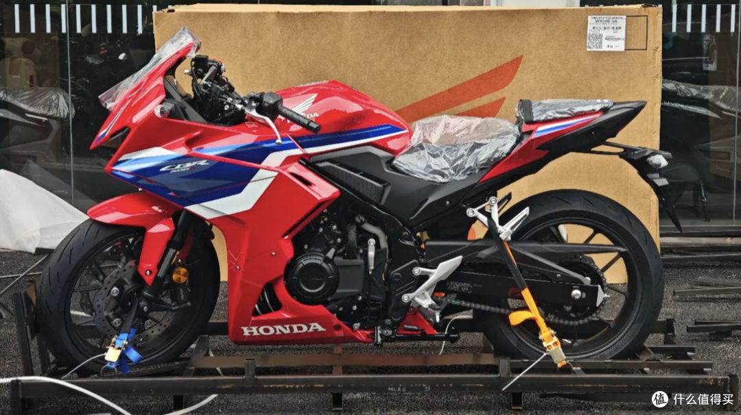 4万级进口仿赛三选一：YAMAHA R3、RC450、CBR500R，谁才是真香？