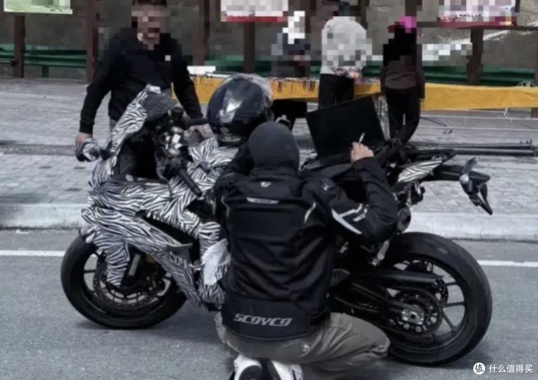 春风550MT路试曝光,400CC时代要变天?