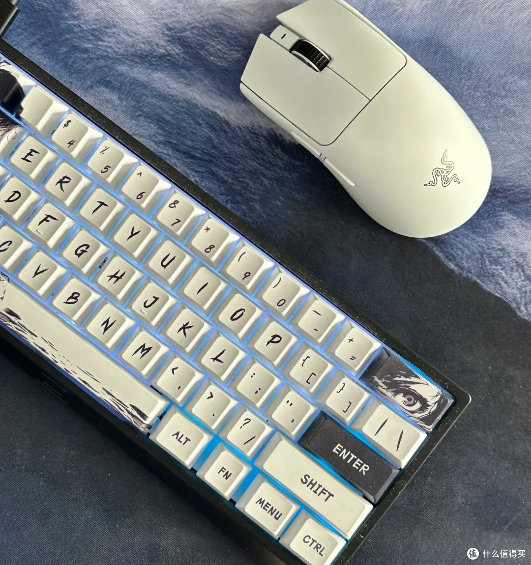 雷蛇毒蝰V3 Pro：轻量化办公游戏利器